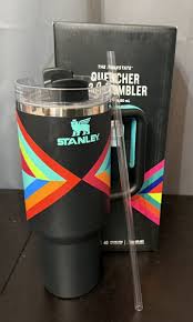 Stanley Quencher H2.O – Hyper Geometry