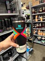 Stanley Quencher H2.O – Hyper Geometry