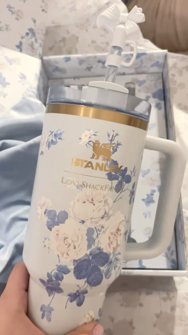 Blue Floral Stainless Steel Tumbler – 40oz Insulated with Handle & Straw