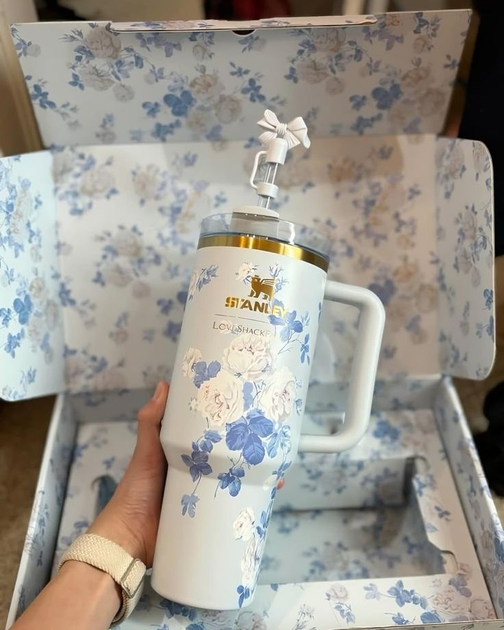 Blue Floral Stainless Steel Tumbler – 40oz Insulated with Handle & Straw