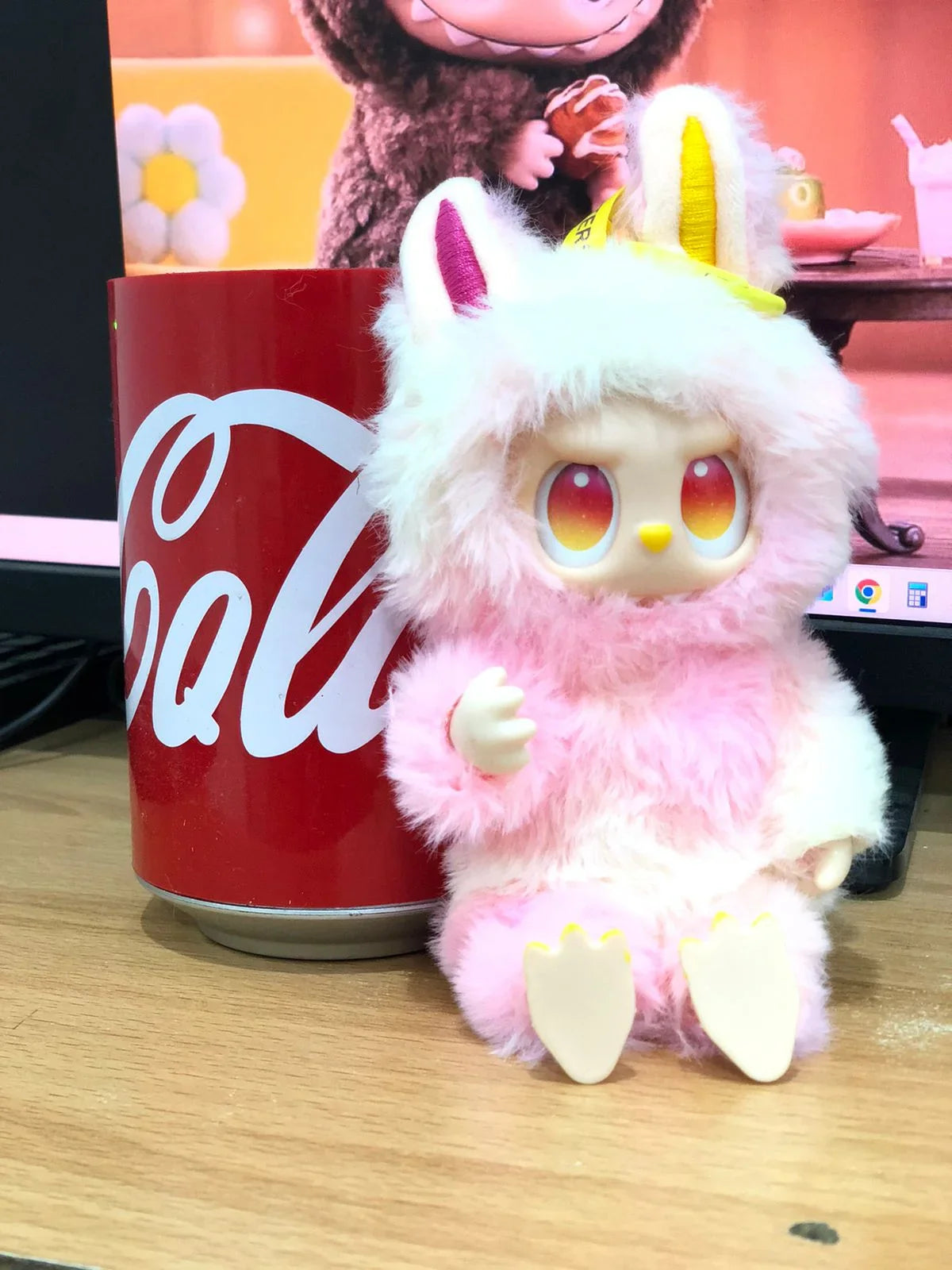 π₯€π
Labubu The Monster Plush Blind Box β Coca-Cola & Cane Edition! πΎπ§Έ